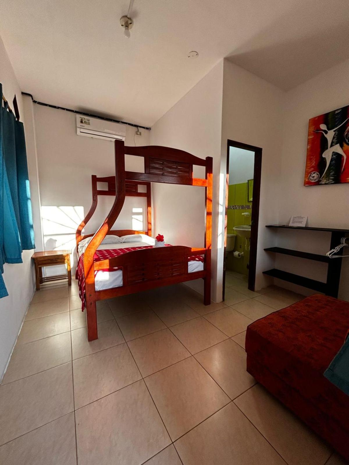 Hostal Casa Taisha 몬따니따 외부 사진